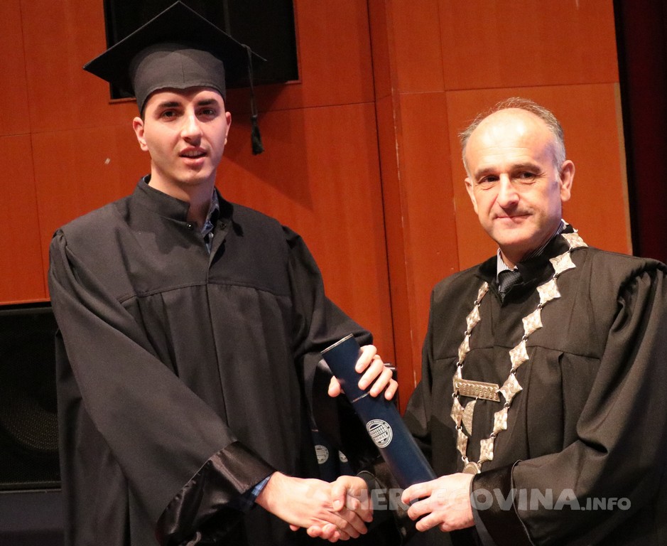 FPMOZ: Pogledajte tko je sve jučer dobio diplomu na svečanoj promociji diplomanata
