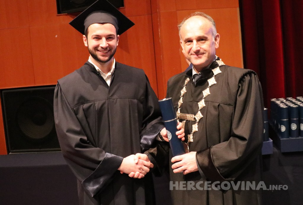 FPMOZ: Pogledajte tko je sve jučer dobio diplomu na svečanoj promociji diplomanata