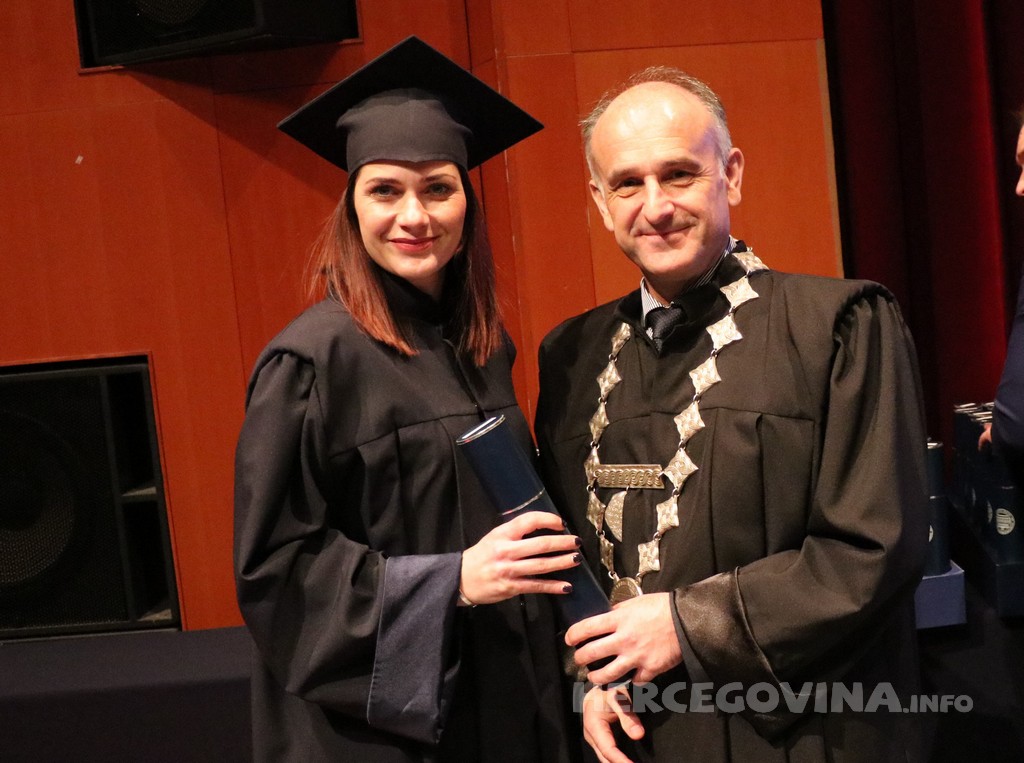 FPMOZ: Pogledajte tko je sve jučer dobio diplomu na svečanoj promociji diplomanata