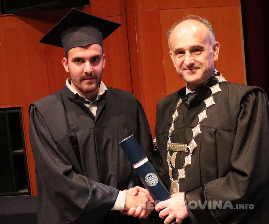 FPMOZ: Pogledajte tko je sve jučer dobio diplomu na svečanoj promociji diplomanata