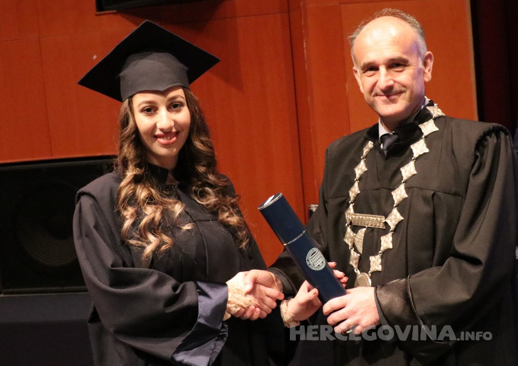 FPMOZ: Pogledajte tko je sve jučer dobio diplomu na svečanoj promociji diplomanata