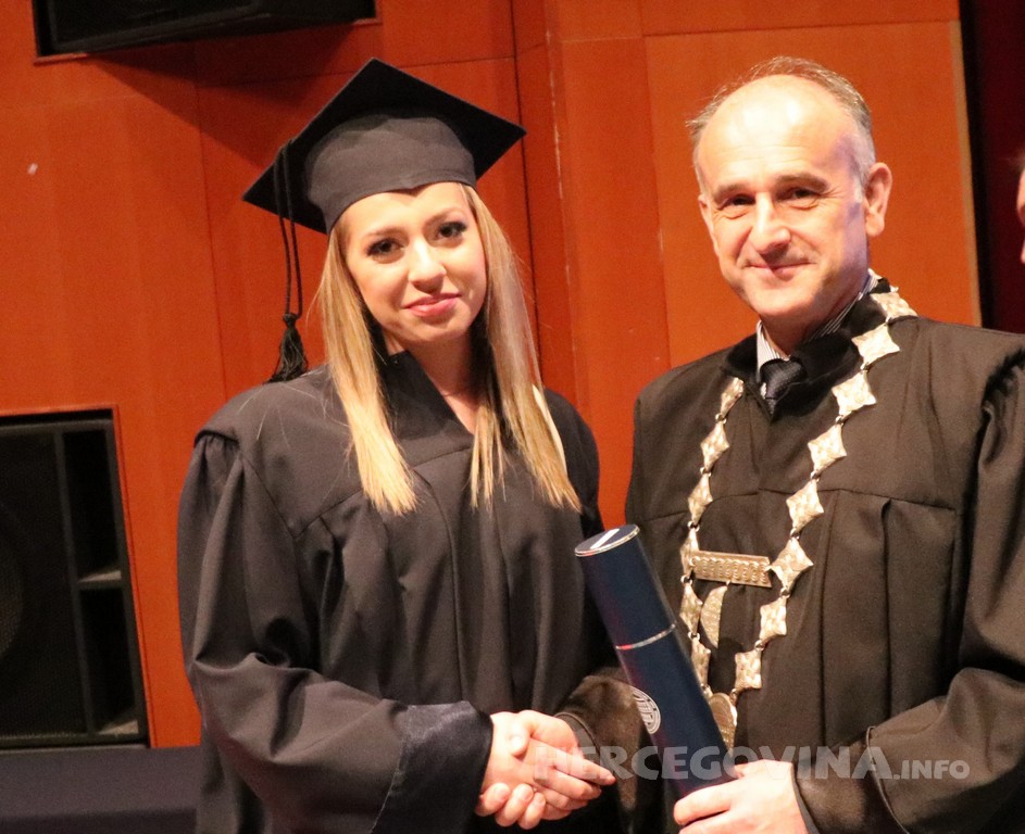 FPMOZ: Pogledajte tko je sve jučer dobio diplomu na svečanoj promociji diplomanata