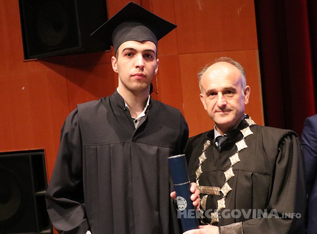 FPMOZ: Pogledajte tko je sve jučer dobio diplomu na svečanoj promociji diplomanata