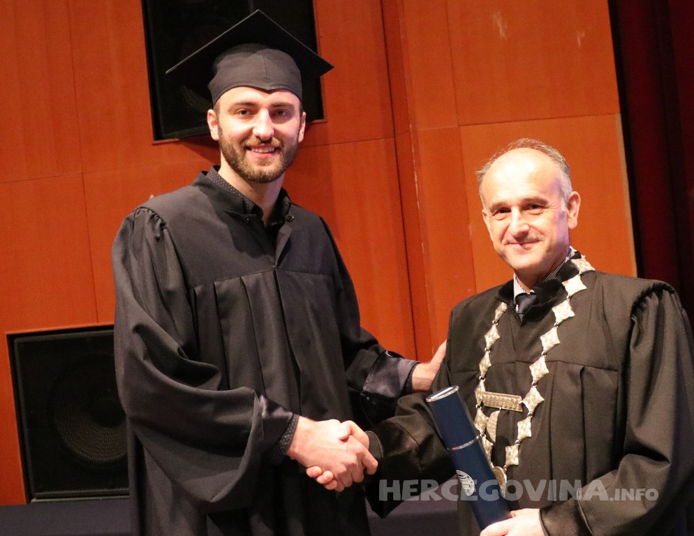 FPMOZ: Pogledajte tko je sve jučer dobio diplomu na svečanoj promociji diplomanata