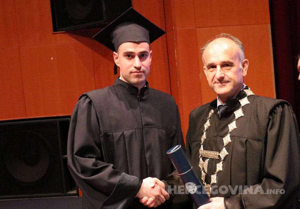 FPMOZ: Pogledajte tko je sve jučer dobio diplomu na svečanoj promociji diplomanata