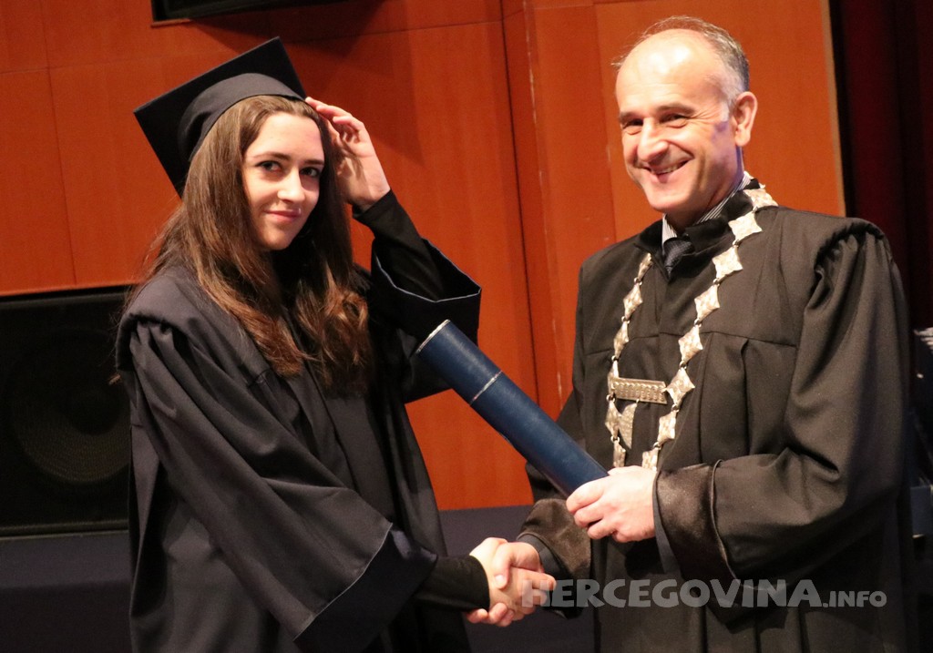 FPMOZ: Pogledajte tko je sve jučer dobio diplomu na svečanoj promociji diplomanata