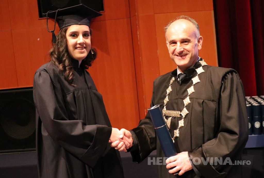 FPMOZ: Pogledajte tko je sve jučer dobio diplomu na svečanoj promociji diplomanata