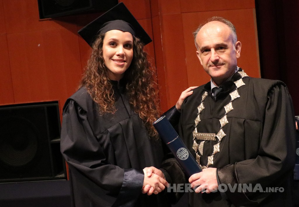 FPMOZ: Pogledajte tko je sve jučer dobio diplomu na svečanoj promociji diplomanata