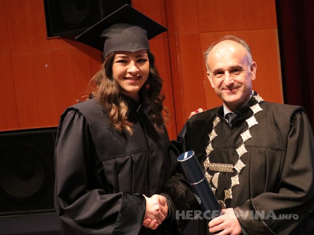 FPMOZ: Pogledajte tko je sve jučer dobio diplomu na svečanoj promociji diplomanata