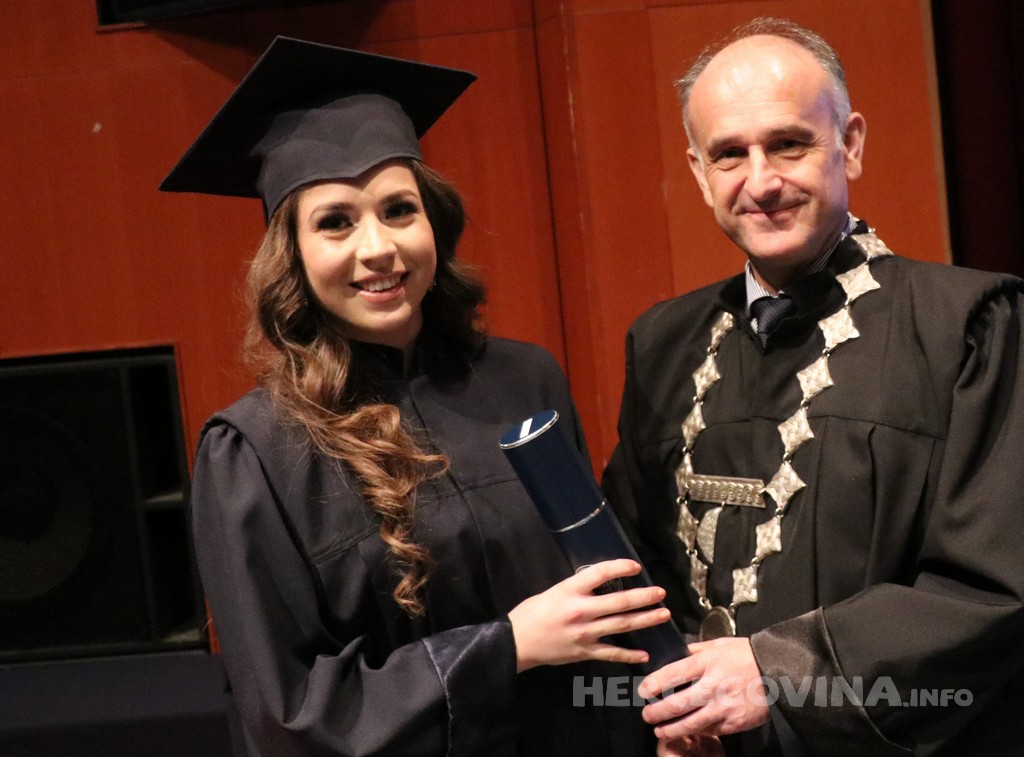 FPMOZ: Pogledajte tko je sve jučer dobio diplomu na svečanoj promociji diplomanata