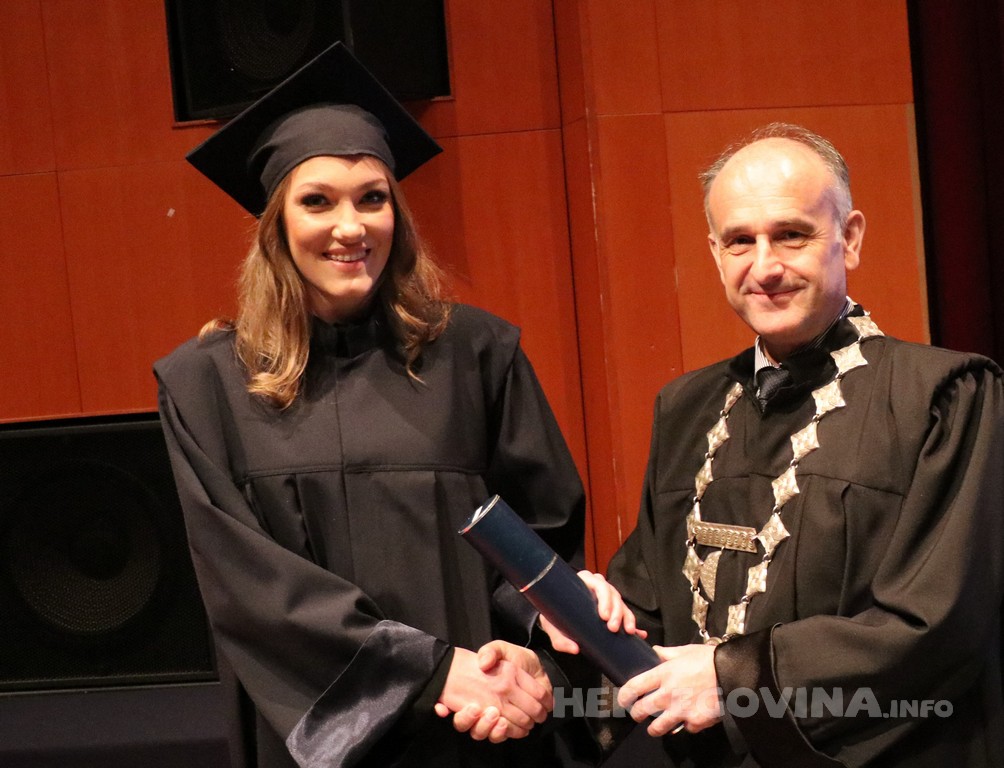 FPMOZ: Pogledajte tko je sve jučer dobio diplomu na svečanoj promociji diplomanata