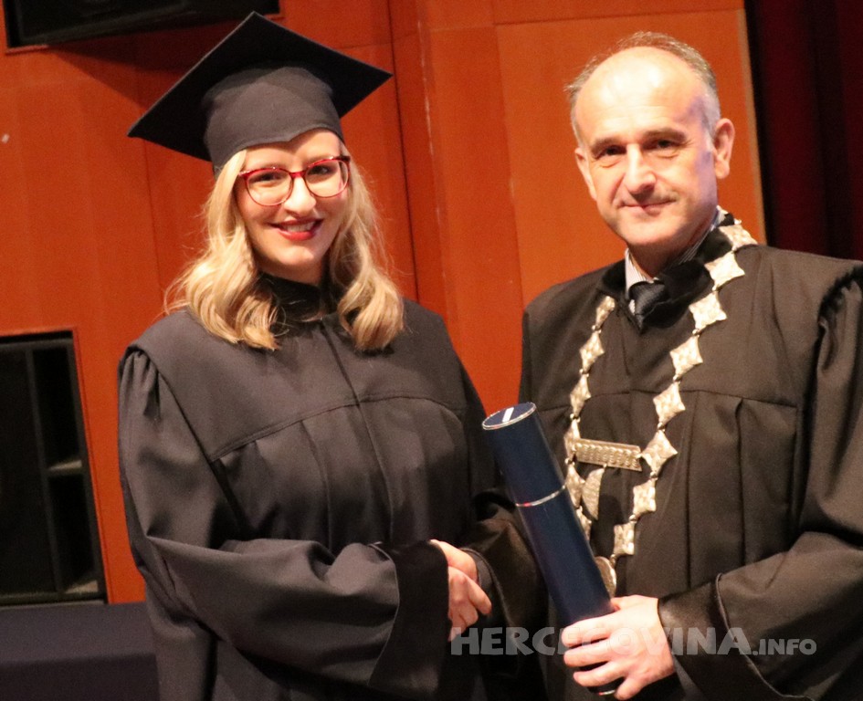 FPMOZ: Pogledajte tko je sve jučer dobio diplomu na svečanoj promociji diplomanata