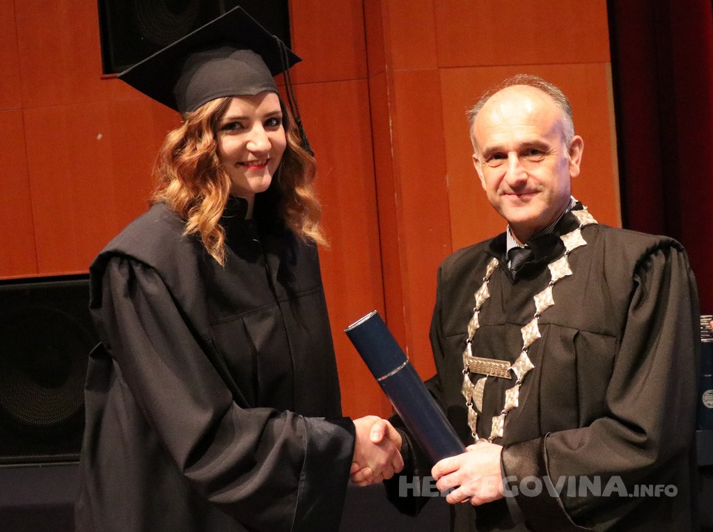 FPMOZ: Pogledajte tko je sve jučer dobio diplomu na svečanoj promociji diplomanata