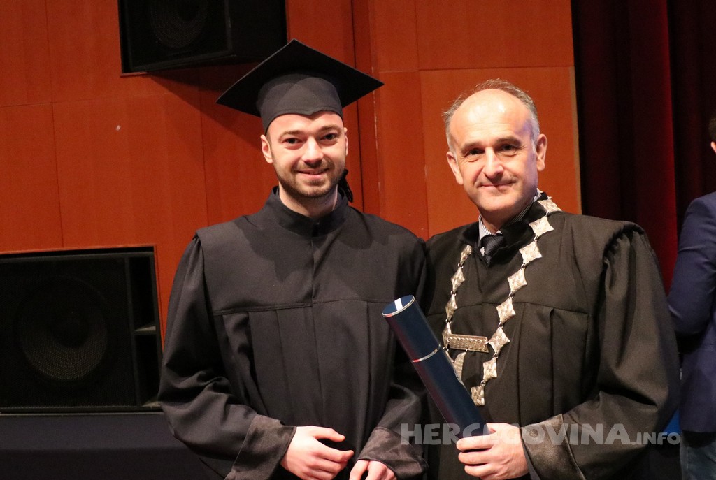 FPMOZ: Pogledajte tko je sve jučer dobio diplomu na svečanoj promociji diplomanata