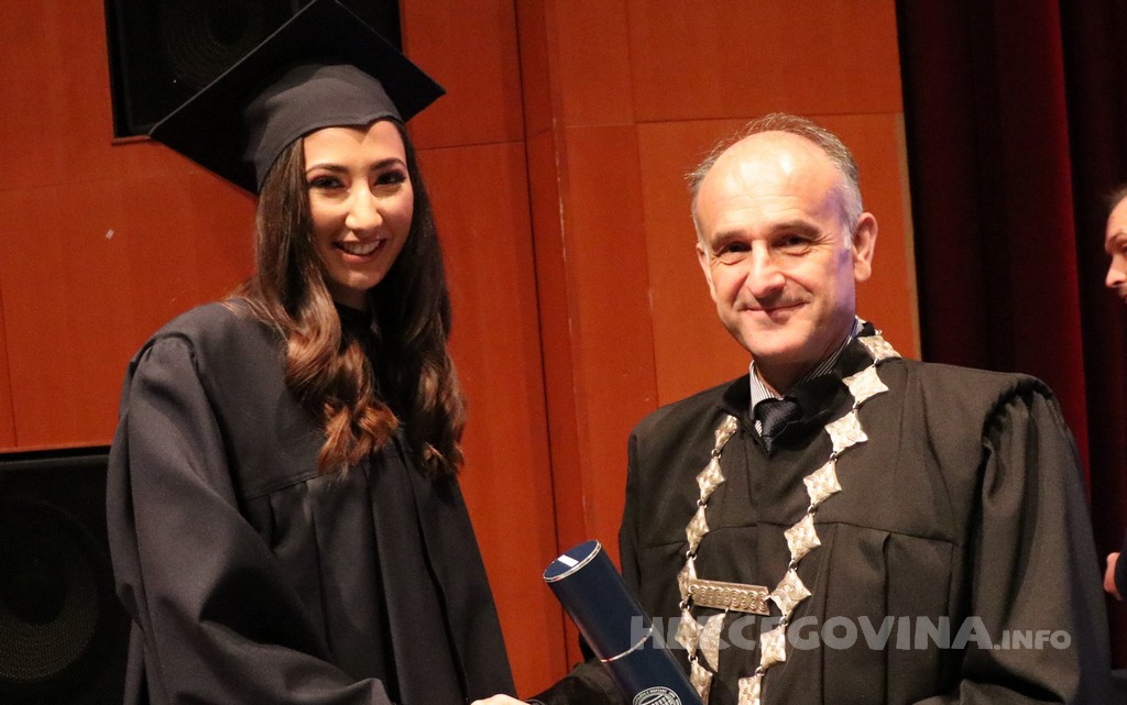 FPMOZ: Pogledajte tko je sve jučer dobio diplomu na svečanoj promociji diplomanata