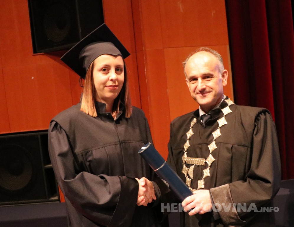 FPMOZ: Pogledajte tko je sve jučer dobio diplomu na svečanoj promociji diplomanata