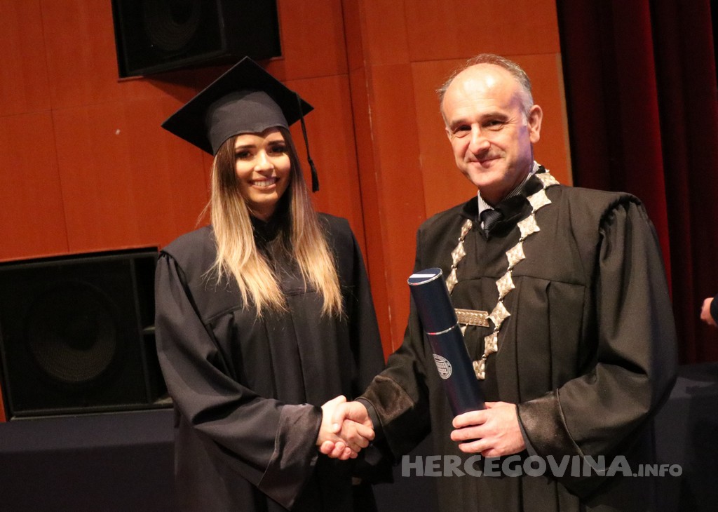 FPMOZ: Pogledajte tko je sve jučer dobio diplomu na svečanoj promociji diplomanata