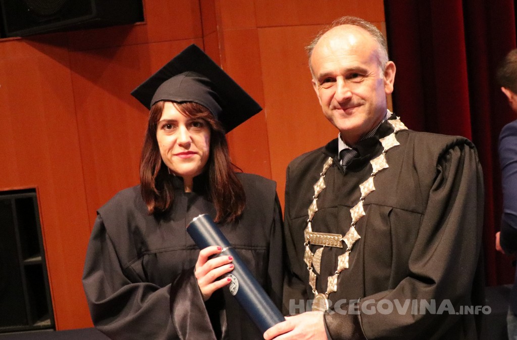 FPMOZ: Pogledajte tko je sve jučer dobio diplomu na svečanoj promociji diplomanata