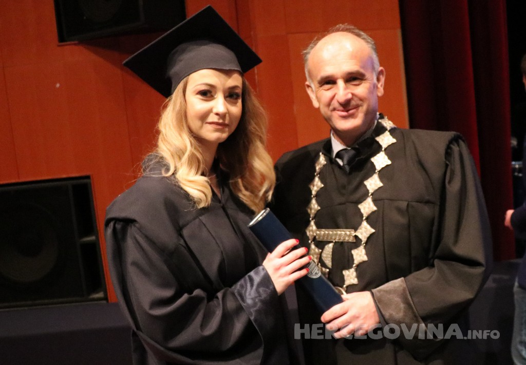 FPMOZ: Pogledajte tko je sve jučer dobio diplomu na svečanoj promociji diplomanata