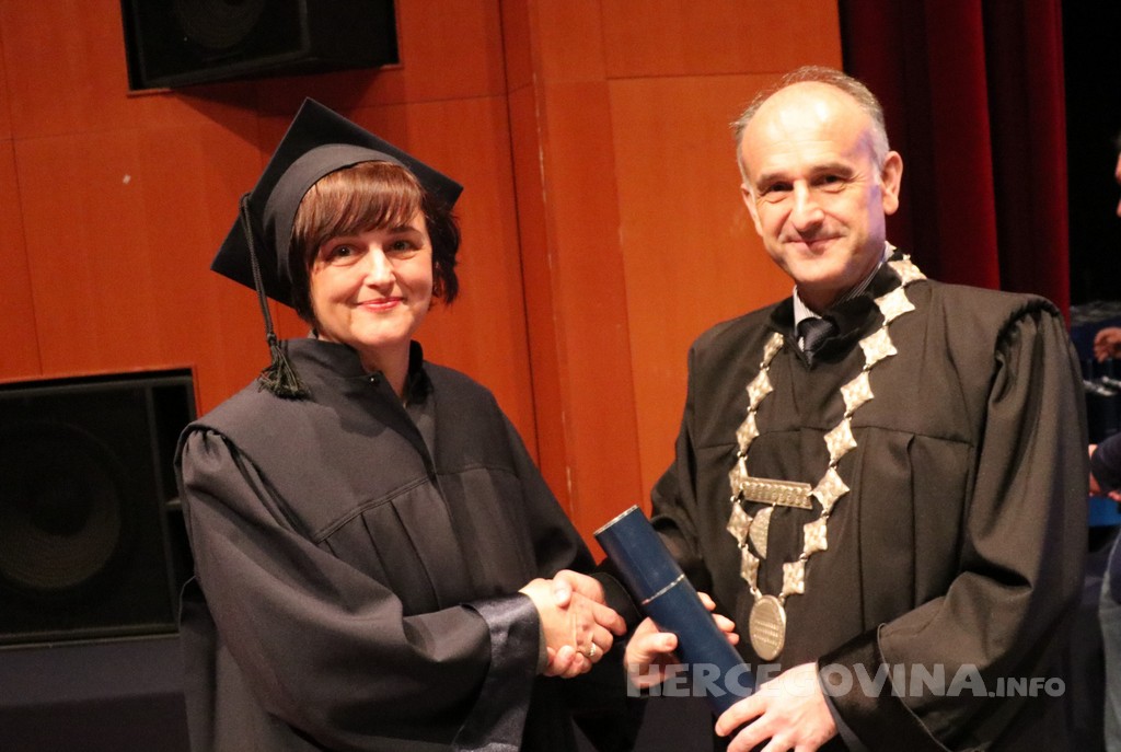 FPMOZ: Pogledajte tko je sve jučer dobio diplomu na svečanoj promociji diplomanata