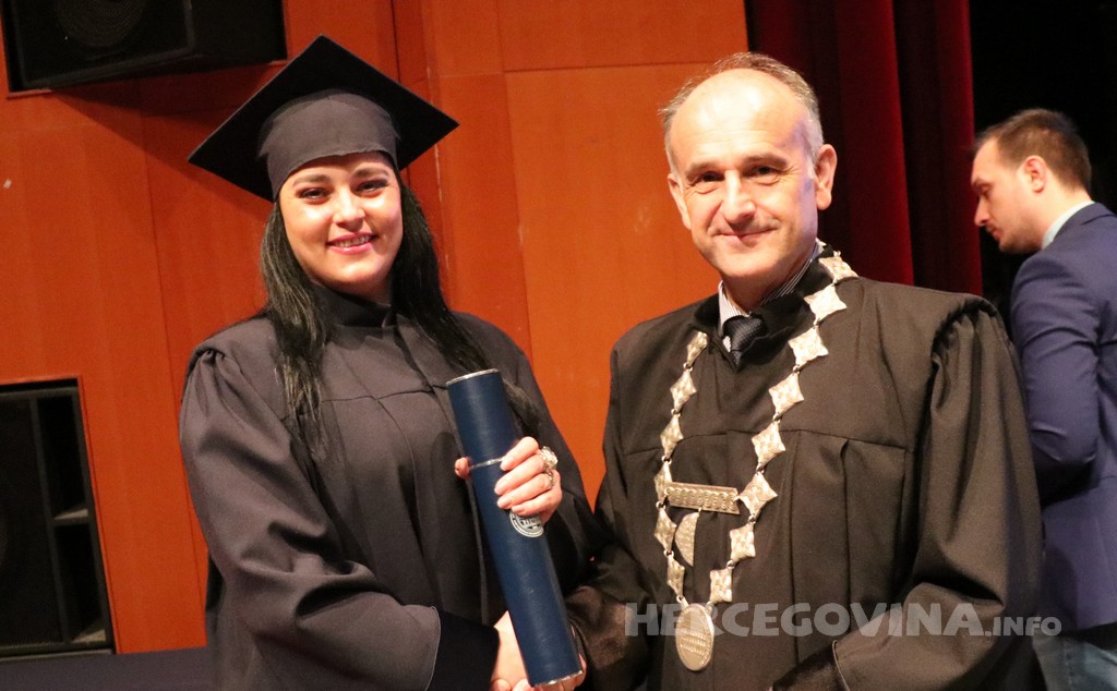 FPMOZ: Pogledajte tko je sve jučer dobio diplomu na svečanoj promociji diplomanata