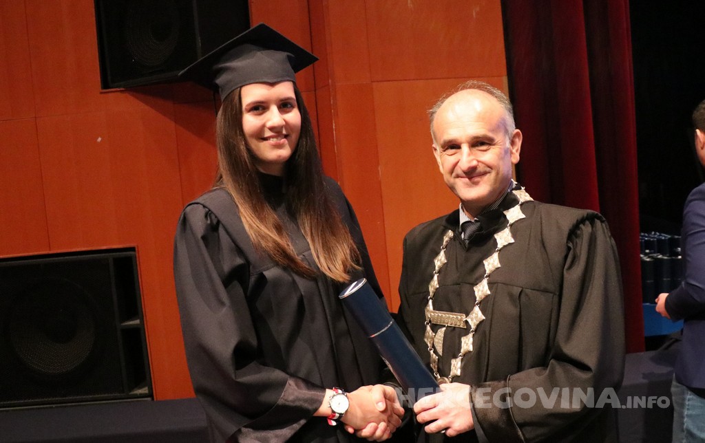 FPMOZ: Pogledajte tko je sve jučer dobio diplomu na svečanoj promociji diplomanata