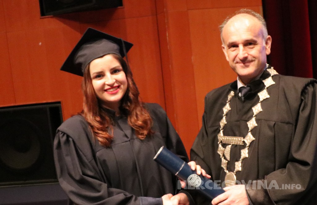 FPMOZ: Pogledajte tko je sve jučer dobio diplomu na svečanoj promociji diplomanata