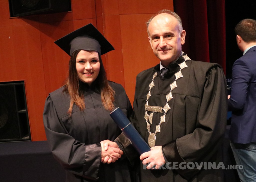 FPMOZ: Pogledajte tko je sve jučer dobio diplomu na svečanoj promociji diplomanata