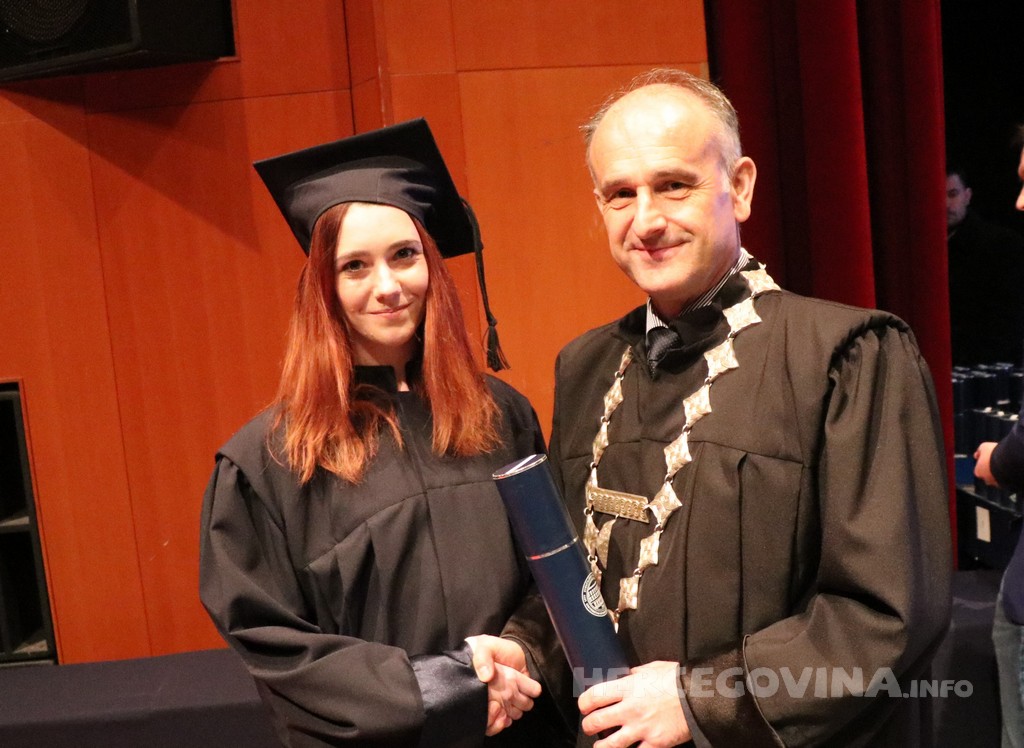 FPMOZ: Pogledajte tko je sve jučer dobio diplomu na svečanoj promociji diplomanata