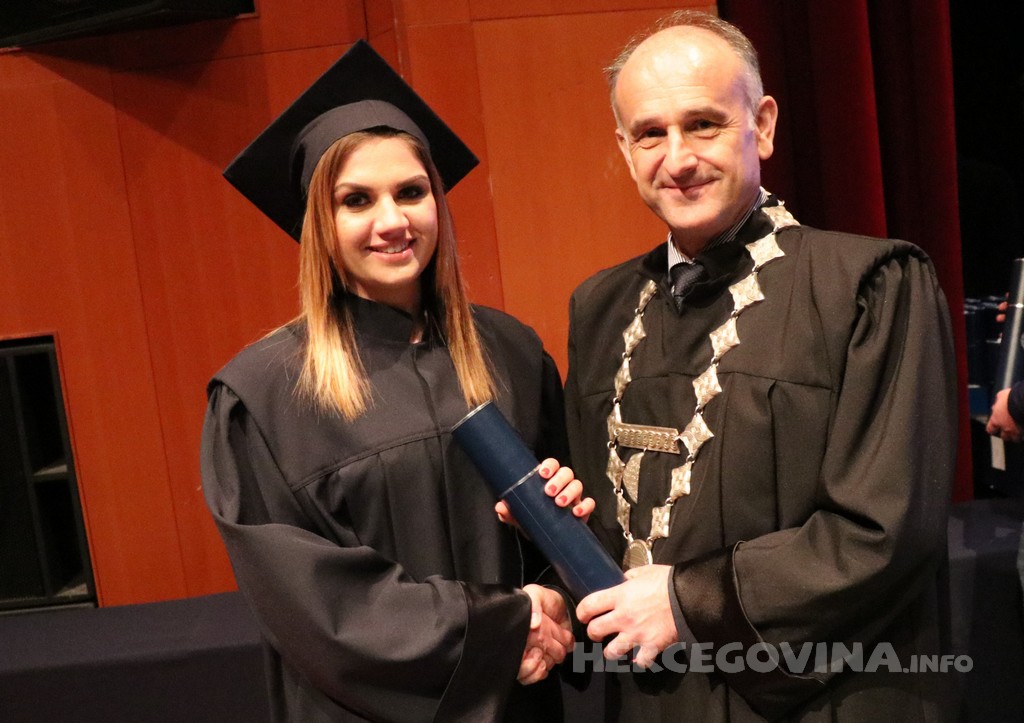 FPMOZ: Pogledajte tko je sve jučer dobio diplomu na svečanoj promociji diplomanata