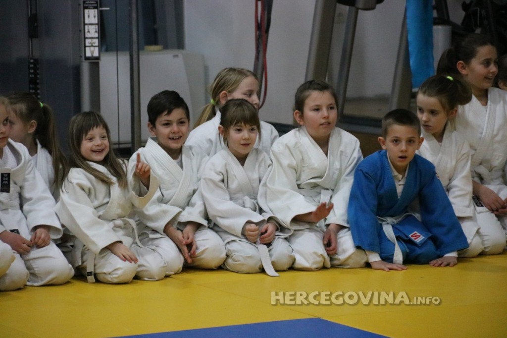Članovi mostarskog judo kluba Borsa položili za učeničke judo pojaseve