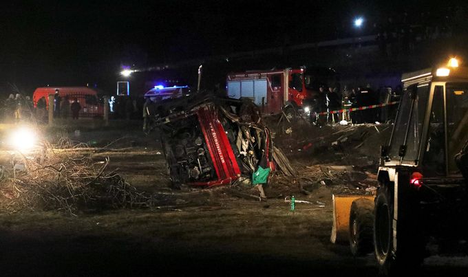 Strašna prometna nesreća,13 ljudi poginulo u prevrtanju autobusa