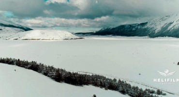 Snježna zimska magija učinila da Blidinjsko jezero potpuno izgubi trag