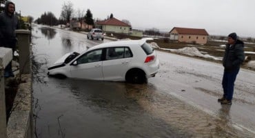 Poplavljeni podrumi, garaže i dijelovi prometnica kod Tomislavgrada, vozači oprez