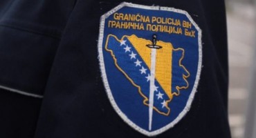Mercedes pun cigareta ostavljen na granici Crne Gore i BiH