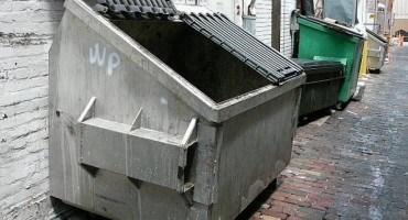 OSUĐENE nakon što su uzimale hranu iz smeća