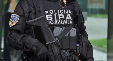 Predao se muškarac osumnjičen za proizvodnju i promet pola tone skanka