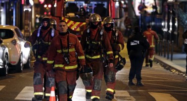 Ogroman požar satima guta zgradu u Parizu, osmero mrtvih, 30 povrijeđenih