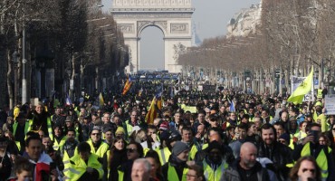 Žuti prsluci prosvjeduju već treći mjesec: 'Dosta nam je ovoga pokvarenog sustava!' 