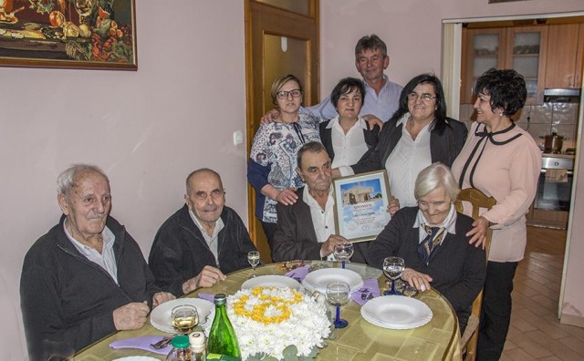 Mostar: Niko Jerkić i Mara r. Perić proslavili  60 godina braka 