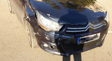 U Mostaru razbijena dva automobila