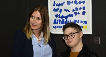 Otvorena izložba likovnih radova članova Udruge za Down sindrom Mostar