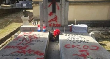  Išaran grob Ante Pavelića u Madridu: Crvenim sprejem nacrtali srp i čekić 