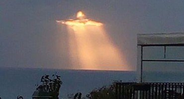 Ukazao se Isus?! Pogledajte spektakularne fotografije zalaska sunca i neobični lik na nebu