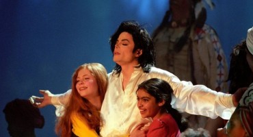  Radijske postaje diljem svijeta bojkotiraju glazbu Michaela Jacksona zbog potresnih detalja iz novog dokumentarca 