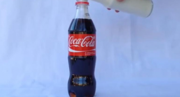 Novi trend: Biste li popili Coca-Colu s mlijekom?