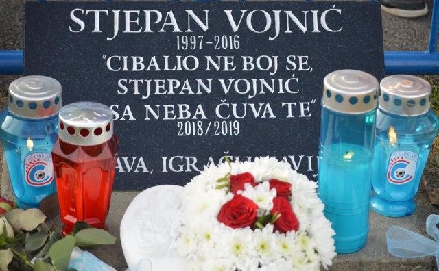HNK Cibalia: Otkrivena spomen ploča Stjepanu Vojniću