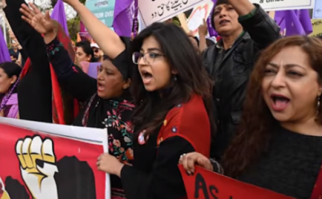  Žene u Pakistanu su ustale za svoju slobodu i pokrenule oluju komentara u medijima