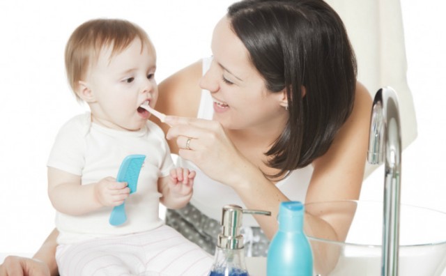 Potaknite djecu da redovno čiste zube