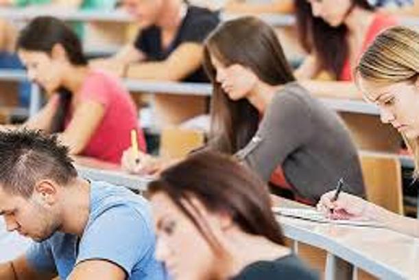 Na fakultetima dominiraju studentice i češće završe studij
